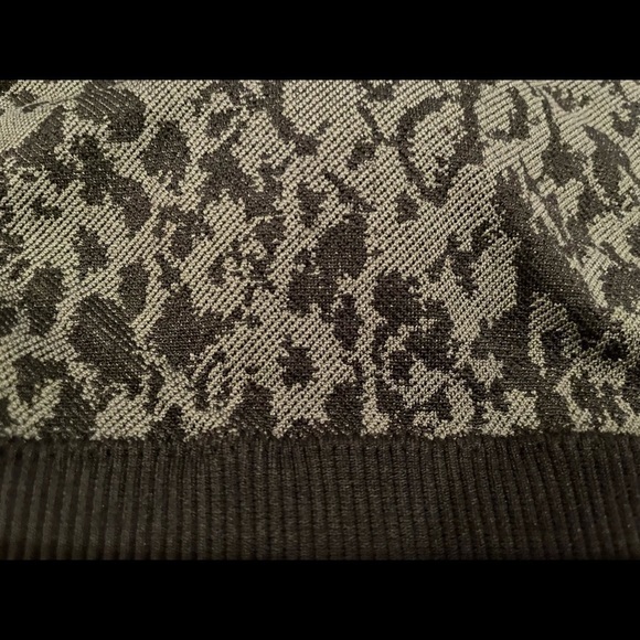 Aerie Offline Recharge Gray And Black Sports Bra - Picture 4 of 7